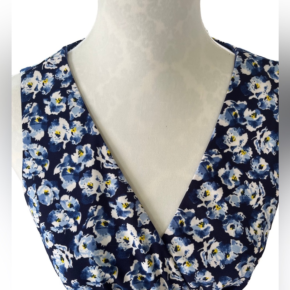 Lauren Ralph Lauren Sleeveless Floral Faux Wrap Dress Size 10P - Picture 4 of 7